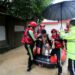 NANPING, Tim penyelamat mengevakuasi warga yang terjebak banjir di wilayah Songxi, Nanping, Provinsi Fujian, China tenggara, pada 18 Juni 2022. Tanggap darurat level I untuk Kota Nanping diaktifkan pada Sabtu (18/6) untuk kesiapsiagaan menghadapi banjir yang parah. (Xinhua)