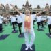 MYSURU, Perdana Menteri India Narendra Modi (depan) melakukan yoga bersama orang-orang pada Hari Yoga Internasional di Mysuru, India, pada 21 Juni 2022. (Xinhua/Str)