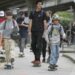 VANCOUVER, Sejumlah orang meluncur dengan papan skateboard di jalan dalam acara Go Skateboarding Day di Vancouver, British Columbia, Kanada, pada 21 Juni 2022. Para pemain skateboard beratraksi di jalanan Vancouver untuk merayakan acara tahunan Go Skateboarding Day, yang jatuh pada 21 Juni. (Xinhua/Liang Sen)