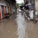PESHAWAR, Sebuah jalan terendam banjir setelah guyuran hujan pramonsun di Peshawar, Pakistan, pada 21 Juni 2022. Hujan deras pramonsun baru-baru ini telah membawa bencana di sebagian wilayah Pakistan, menyebabkan sedikitnya 26 orang tewas dan beberapa lainnya terluka serta merusak infrastruktur dan tanaman pangan, kata sejumlah pejabat pemerintah pada Selasa (21/6). (Xinhua/Str)