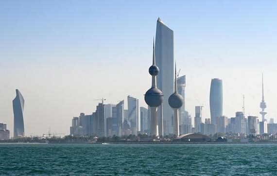 KUWAIT CITY, Foto yang diabadikan pada 21 Juni 2022 ini menunjukkan pemandangan kota di Kuwait City, Kuwait. (Xinhua/Asad)