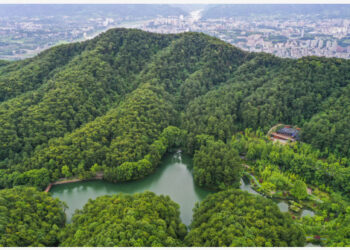 CHONGQING - Foto dari udara yang diabadikan pada 4 Juni 2022 ini menunjukkan pemandangan Gunung Jinyun di Chongqing, China barat daya. (Xinhua/Wang Quanchao)