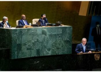 PBB - Csaba Korosi (di podium), presiden terpilih sesi ke-77 Majelis Umum Perserikatan Bangsa-Bangsa (PBB), berpidato dalam rapat pleno Majelis Umum PBB di markas besar PBB di New York pada 7 Juni 2022. Diplomat Hongaria Csaba Korosi terpilih sebagai presiden sesi ke-77 Majelis Umum PBB mendatang pada Selasa (7/6). (Xinhua/UN Photo/Eskinder Debebe)