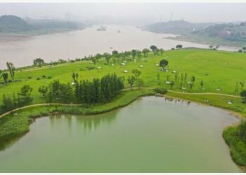 CHONGQING - Foto dari udara yang diabadikan pada 5 Juni 2022 ini menunjukkan pemandangan Pulau Guangyang di Chongqing, China barat daya. (Xinhua/Wang Quanchao)