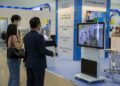 DAEGU, Para pengunjung menjajal sebuah gim di ajang Medi Expo yang digelar di Daegu, Korea Selatan, pada 1 Juli 2022. Sebuah pameran medis khusus dibuka di Daegu pada Jumat (1/7), dan akan berlangsung hingga 3 Juli. (Xinhua/Wang Yiliang)