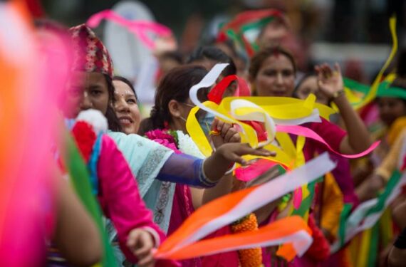 KATHMANDU, Umat Hindu merayakan Festival Rath Yatra di Kathmandu, ibu kota Nepal, pada 1 Juli 2022. (Xinhua/Sulav Shrestha)