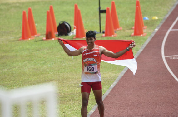 SOLO, Atlet Indonesia Saptoyogo Purnomo bereaksi usai memenangkan pertandingan babak final lari 200 meter kelas T36-T37 putra di ajang ASEAN Para Games 2022 di Stadion Manahan di Solo, Provinsi Jawa Tengah, pada 2 Agustus 2022. (Xinhua/Zulkarnain)
