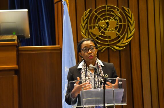 ADDIS ABABA, Vera Songwe, Sekretaris Eksekutif Komisi Ekonomi Perserikatan Bangsa-Bangsa untuk Afrika (UNECA), berbicara dalam Forum Regional Afrika tentang Inisiatif Iklim untuk Membiayai Aksi Iklim dan Tujuan Pembangunan Berkelanjutan (Sustainable Development Goal/SDG) di Addis Ababa, Ethiopia, pada 2 Agustus 2022. Vera Songwe, Sekretaris Eksekutif UNECA, menyerukan pendanaan yang mendesak dan ditingkatkan demi mengurangi dampak perubahan iklim di Afrika. (Xinhua/Michael Tewelde)