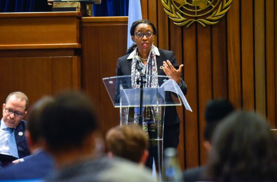 ADDIS ABABA, Vera Songwe (tengah), Sekretaris Eksekutif Komisi Ekonomi Perserikatan Bangsa-Bangsa untuk Afrika (UNECA), berbicara dalam Forum Regional Afrika tentang Inisiatif Iklim untuk Membiayai Aksi Iklim dan Tujuan Pembangunan Berkelanjutan (Sustainable Development Goal/SDG) di Addis Ababa, Ethiopia, pada 2 Agustus 2022. Vera Songwe, Sekretaris Eksekutif UNECA, menyerukan pendanaan yang mendesak dan ditingkatkan demi mengurangi dampak perubahan iklim di Afrika. (Xinhua/Michael Tewelde)