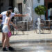 LIMASSOL, Sejumlah orang menyejukkan tubuh di sebuah area splash pad di Limassol, Siprus, pada 4 Agustus 2022. Departemen Meteorologi Siprus pada Kamis (4/8) mengeluarkan peringatan kuning baru untuk suhu tinggi. (Xinhua/George Christophorou)
