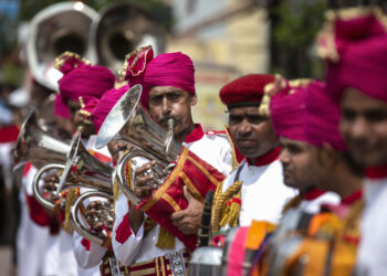 NEW DELHI, Para anggota band lokal tampil dalam sebuah pawai menjelang Hari Kemerdekaan India di New Delhi, India, pada 9 Agustus 2022. Hari Kemerdekaan India dirayakan setiap tanggal 15 Agustus. (Xinhua/Javed Dar)