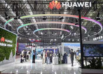 HARBIN, Para staf bekerja di sebuah stan pameran dalam sesi pratinjau media Konvensi 5G Dunia 2022 di Harbin, ibu kota Provinsi Heilongjiang, China timur laut, pada 9 Agustus 2022. Konvensi 5G Dunia 2022 akan diselenggarakan di Harbin pada 10 hingga 12 Agustus. (Xinhua/Zhang Tao)