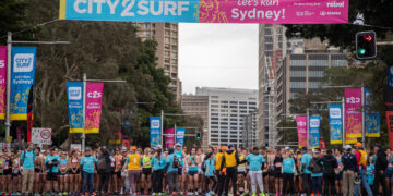 SYDNEY, Orang-orang ambil bagian dalam ajang City2Surf di Sydney, Australia, pada 14 Agustus 2022. Setelah dua tahun diadakan secara virtual, ajang lari santai (fun run) terbesar di dunia tersebut kembali digelar di Sydney, Australia, pada Minggu (14/8). (Xinhua/Hu Jingchen)