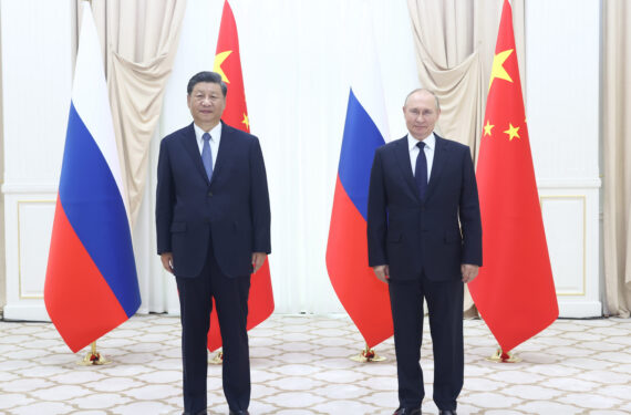 SAMARKAND, Presiden China Xi Jinping bertemu dengan Presiden Rusia Vladimir Putin di Kompleks Forumlar Majmuasi di Samarkand, Uzbekistan, pada 15 September 2022. Xi bertemu dengan Putin di Samarkand untuk bertukar pandangan tentang hubungan China-Rusia serta isu-isu internasional dan regional yang menjadi kepentingan bersama. (Xinhua/Ju Peng)