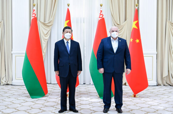 SAMARKAND, Presiden China Xi Jinping bertemu dengan Presiden Belarus Alexander Lukashenko di Kompleks Forumlar Majmuasi di Samarkand, Uzbekistan, pada 15 September 2022. (Xinhua/Zhai Jianlan)
