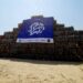 GIZA, Foto yang diabadikan pada 16 September 2022 ini memperlihatkan sebuah piramida yang dibangun dengan botol-botol plastik yang dipadatkan untuk memperingati World Cleanup Day (Hari Bersih-bersih Sedunia) di Giza, Mesir. (Xinhua/Ahmed Gomaa)