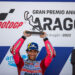 ALCANIZ, Enea Bastianini dari Tim Gresini Racing melakukan selebrasi di podium usai menjuarai ajang balap Aragon Grand Prix di Alcaniz, Spanyol, pada 18 September 2022. (Xinhua/Qian Jun)
