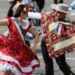SANTIAGO, Para penari yang mengenakan pakaian tradisional tampil sebelum parade militer tahunan untuk merayakan Hari Kejayaan Militer Chile di O'Higgins Park, di Santiago, Chile, pada 19 September 2022. (Xinhua/Jorge Villegas)