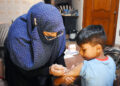 LAHORE, Seorang anak laki-laki menerima suntikan vaksin COVID-19 di Lahore, Pakistan, pada 20 September 2022. Pakistan pada Senin (19/9) meluncurkan kampanye vaksinasi COVID-19 bagi anak-anak berusia lima hingga 11 tahun guna menginokulasi individu dalam jumlah maksimum demi mengendalikan penyebaran penyakit itu, demikian disampaikan Kementerian Kesehatan Nasional Pakistan. (Xinhua/Sajjad)