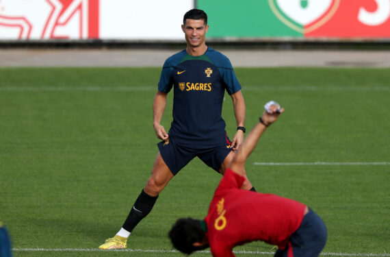 OEIRAS, Bintang sepak bola Portugal Cristiano Ronaldo mengikuti sesi latihan di kamp pelatihan Cidade do Futebol di Oeiras, Portugal, pada 20 September 2022. (Xinhua/Pedro Fiuza)