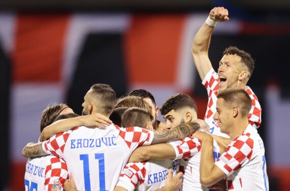 ZAGREB, Para pemain Kroasia melakukan selebrasi dalam pertandingan League A Grup 1 UEFA Nations League melawan Denmark di Zagreb, Kroasia, pada 22 September 2022. (Xinhua/PIXSELL/Goran Stanzl)