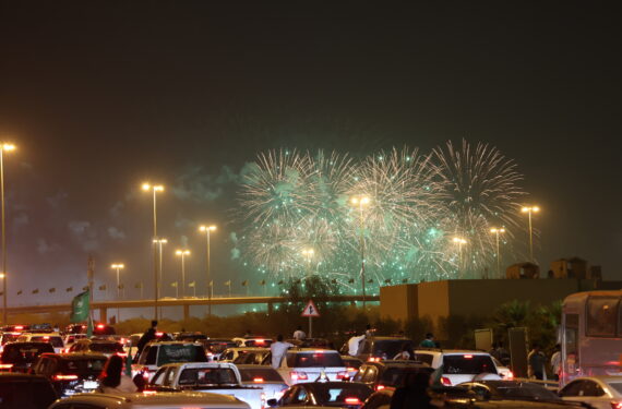 RIYADH, Pertunjukan kembang api digelar untuk merayakan Hari Nasional Arab Saudi di Riyadh, Arab Saudi, pada 23 September 2022. (Xinhua/Wang Haizhou)