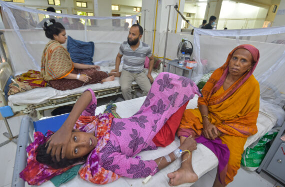 DHAKA, Sejumlah pasien demam berdarah dengue (DBD) menjalani perawatan di sebuah rumah sakit di Dhaka, Bangladesh, pada 28 September 2022. Sejauh bulan ini, lebih dari 9.000 kasus baru DBD dilaporkan di Bangladesh, yang mengakibatkan 34 orang meninggal dunia, kata Direktorat Jenderal Pelayanan Kesehatan (Directorate General of Health Services/DJCK) negara itu pada Rabu (28/9). (Xinhua)