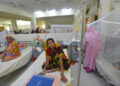DHAKA, Sejumlah pasien demam berdarah dengue (DBD) menjalani perawatan di sebuah rumah sakit di Dhaka, Bangladesh, pada 28 September 2022. Sejauh bulan ini, lebih dari 9.000 kasus baru DBD dilaporkan di Bangladesh, yang mengakibatkan 34 orang meninggal dunia, kata Direktorat Jenderal Pelayanan Kesehatan (Directorate General of Health Services/DJCK) negara itu pada Rabu (28/9). (Xinhua)