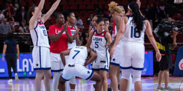 SYDNEY, Tim Amerika Serikat melakukan selebrasi dalam pertandingan perempat final melawan Serbia di Piala Dunia Bola Basket Wanita FIBA 2022 di Sydney, Australia, pada 29 September 2022. (Xinhua/Hu Jingchen)