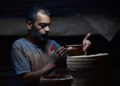 DAMASKUS, Seorang pengrajin tembikar membuat tembikar di sebuah bengkel kerja di Damaskus, Suriah, pada 29 September 2022. (Xinhua/Ammar Safarjalani)