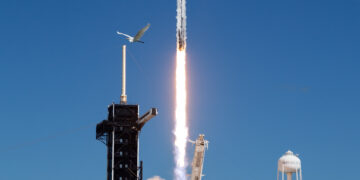 FLORIDA, Roket Falcon 9 SpaceX yang mengangkut pesawat luar angkasa Crew Dragon Endurance diluncurkan dalam misi SpaceX Crew-5 NASA ke Stasiun Luar Angkasa Internasional (International Space Station/ISS) di Kennedy Space Center NASA di Florida, Amerika Serikat (AS), pada 5 Oktober 2022. NASA dan SpaceX meluncurkan misi Crew-5 ke ISS pada Rabu (5/10). (Xinhua/NASA/Joel Kowsky)