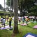 JAKARTA, Orang-orang berpartisipasi dalam sebuah kelas yoga gratis di Taman Langsat di Kebayoran Baru, Jakarta Selatan, pada 30 Oktober 2022. (Xinhua/Agung Kuncahya B.)