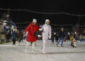 MOSKOW, Orang-orang berseluncur di gelanggang es GUM di Lapangan Merah di Moskow, Rusia, pada 28 November 2022. (Xinhua/Alexander Zemlianichenko Jr)