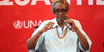 DAR ES SALAAM, Winnie Byanyima, Direktur Eksekutif Program Bersama Perserikatan Bangsa-Bangsa untuk Penanganan HIV/AIDS (UNAIDS), berbicara dalam sebuah konferensi di Dar es Salaam, Tanzania, pada 29 November 2022. (Xinhua/Herman Emmanuel)