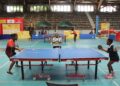 COTONOU, Para pemain berlaga dalam sebuah pertandingan tenis meja sebagai bagian dari perayaan 50 tahun persahabatan antara China dan Benin di Cotonou, Benin, pada 4 Desember 2022. (Xinhua/Seraphin Zounyekpe)