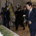 BEIJING, Presiden Korea Selatan Yoon Suk-yeol menyampaikan belasungkawa atas meninggalnya mantan pemimpin China Jiang Zemin di Kedutaan Besar China di Seoul, Korea Selatan, pada 2 Desember 2022. (Xinhua/James Lee)