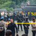 BANDUNG, Sejumlah petugas polisi berjaga di dekat kantor polisi yang terdampak bom bunuh diri di Bandung, Provinsi Jawa Barat, pada 7 Desember 2022. Dua orang tewas dan sembilan lainnya luka-luka setelah insiden ledakan bom bunuh diri di Polsek Astana Anyar di Kota Bandung, ibu kota Provinsi Jawa Barat, pada Rabu (7/12) pagi, kata pihak kepolisian. (Xinhua/Septianjar Muharam)
