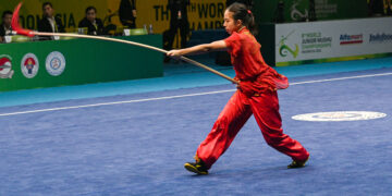 TANGERANG, Kyle Suyoto Kwok dari Indonesia bertanding dalam Grup A Qiangshu Putri pada Kejuaraan Dunia Wushu Junior kedelapan yang digelar di Tangerang, Provinsi Banten, pada 9 Desember 2022. (Xinhua/Agung Kuncahya B.)