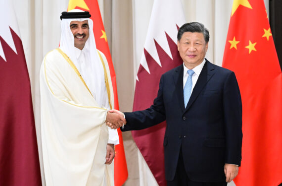 RIYADH, Presiden China Xi Jinping bertemu dengan Emir Qatar Sheikh Tamim bin Hamad Al Thani di Riyadh, Arab Saudi, pada 9 Desember 2022. (Xinhua/Yue Yuewei)