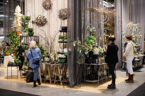 STOCKHOLM, Orang-orang mengunjungi pameran Formex Spring 2023 di Stockholm, Swedia, pada 18 Januari 2023. Formex Spring 2023, yang dibuka pada Selasa (17/1) dan akan berlangsung selama empat hari, bertujuan untuk menyoroti tren terbaru di dunia desain interior Nordik. (Xinhua/Wei Xuechao)