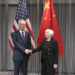 ZURICH, Wakil Perdana Menteri China Liu He (kiri), yang juga bertindak sebagai kepala pihak China untuk dialog ekonomi komprehensif China-Amerika Serikat (AS), menggelar pembicaraan dengan Menteri Keuangan AS Janet Yellen di Zurich, Swiss, pada 18 Januari 2023. (Xinhua/Lian Yi)