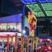 JAKARTA, Orang-orang menonton pertunjukan tari barongsai dalam sebuah acara budaya untuk menyambut Tahun Baru Imlek di Jakarta pada 21 Januari 2023. (Xinhua/Zulkarnain)