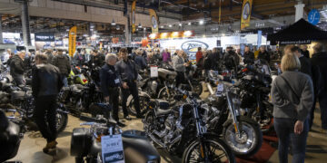 HELSINKI, Para pengunjung melihat beragam koleksi motor dalam MP Motorcycle Show di Helsinki, Finlandia, pada 3 Februari 2023. Pameran otomotif yang berlangsung selama tiga hari itu dibuka pada Jumat (3/2). (Xinhua/Matti Matikainen)