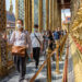 BANGKOK, Para wisatawan China mengunjungi objek wisata Grand Palace di Bangkok, Thailand, pada 7 Februari 2023. Tiga tahun setelah pandemi, kelompok tur pertama dari China yang tiba pada Senin (6/2) di Bangkok, ibu kota Thailand, mendapat karangan bunga dan sambutan hangat dari negara Asia Tenggara itu, yang berharap kembalinya wisatawan dapat mendorong pemulihan sektor pariwisatanya yang begitu krusial. (Xinhua/Wang Teng)