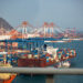 BUSAN, Sebuah kapal berlabuh di dermaga Pelabuhan Busan, Korea Selatan, pada 7 Maret 2023. Pelabuhan Busan merupakan pelabuhan laut terbesar di negara tersebut. (Xinhua/Wang Yiliang)