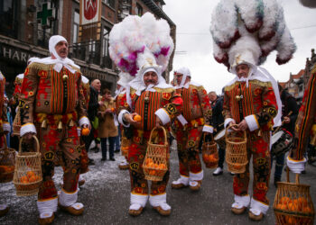 TOURNAI, Para partisipan mengikuti sebuah karnaval di Tournai, Belgia, pada 18 Maret 2023. Karnaval yang digelar di Tournai dari 16 hingga 19 Maret ini menarik banyak peserta dan pengunjung dengan berbagai aktivitasnya. (Xinhua/Zheng Huansong)