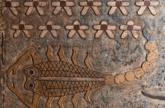 LUXOR, Foto tak bertanggal ini menunjukkan sebuah mural, bagian dari diagram zodiak yang ditemukan di langit-langit Kuil Esna di Luxor, Mesir. Sebuah diagram zodiak lengkap ditemukan di langit-langit sebuah kuil era Romawi di Provinsi Luxor, Mesir selatan, demikian disampaikan Kementerian Pariwisata dan Kepurbakalaan negara itu pada Minggu (19/3). (Xinhua/Kementerian Pariwisata dan Kepurbakalaan Mesir)