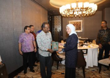 Menaker Ida Fauziyah bertemu Menteri Sumber Manusia Malaysia di Kuala Lumpur pada  Sabtu (18/3/2023). /ist