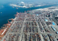 Foto dari udara yang diabadikan pada 25 Februari 2023 ini menunjukkan terminal peti kemas di Pelabuhan Qinzhou di Daerah Otonom Etnis Zhuang Guangxi, China selatan.(Xinhua/Zhang Ailin)