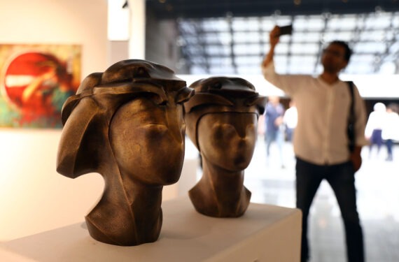 KAIRO, Foto yang diabadikan pada 21 Mei 2023 ini menunjukkan patung-patung yang dipajang dalam edisi pertama pameran seni bertajuk "Empower Her Art Forum" di Kairo, Mesir, pada 21 Mei 2023. (Xinhua/Ahmed Gomaa)